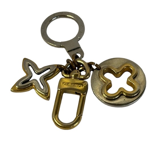 Louis Vuitton Gold Metal Insolence Cles
Key Chain Bag Charm Full Inclusion - Picture 3 of 3